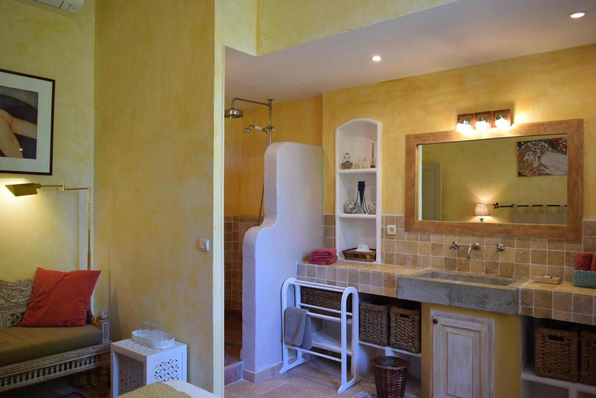 La Bastide Des Amouriers Caumont-sur-Durance Luaran gambar