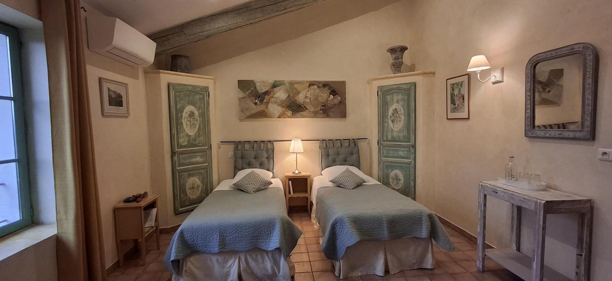 La Bastide Des Amouriers Caumont-sur-Durance Luaran gambar